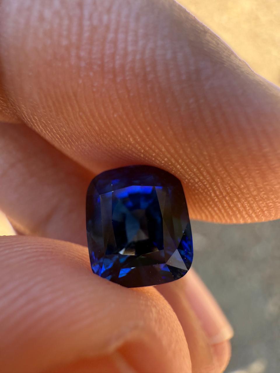 Natural Royal Blue Sapphire – 3cts – heated – Sri Lanka