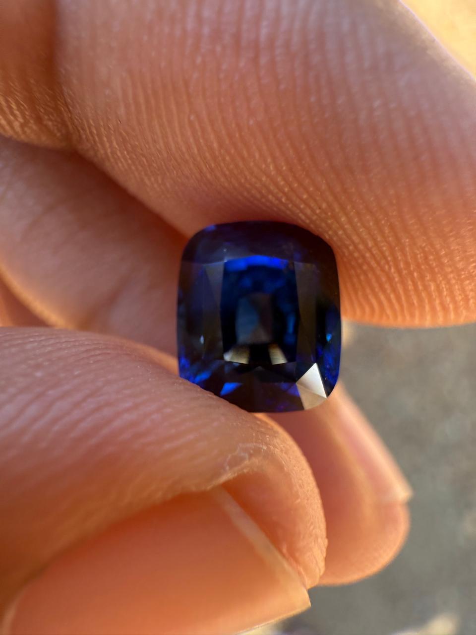 Natural Royal Blue Sapphire – 3cts – heated – Sri Lanka