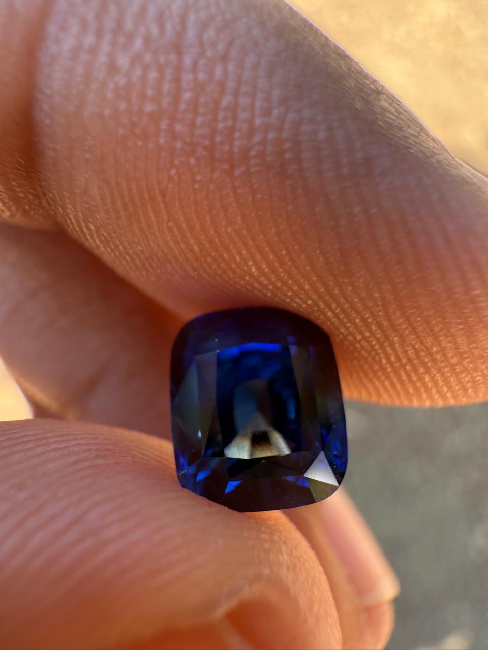 Natural Royal Blue Sapphire – 3cts – heated – Sri Lanka